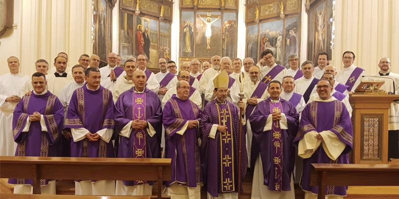 Los diáconos permanentes de la diócesis celebran un encuentro con el cardenal José Cobo previo a la Navidad