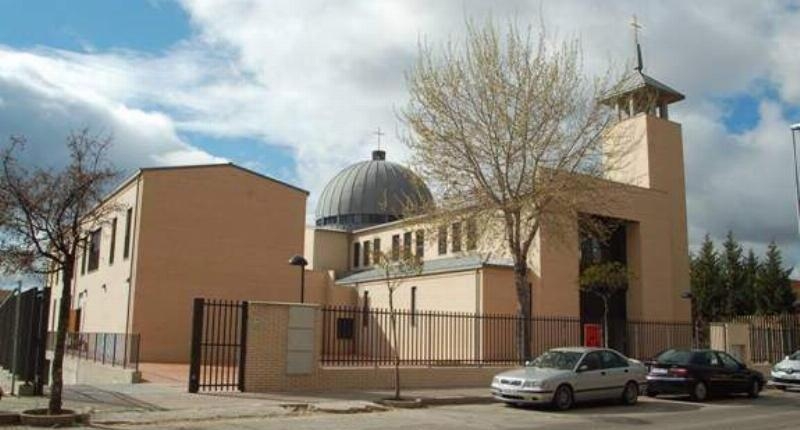 El cardenal José Cobo preside una misa en la unidad pastoral de Santo Tomás de Villanueva y San Ambrosio