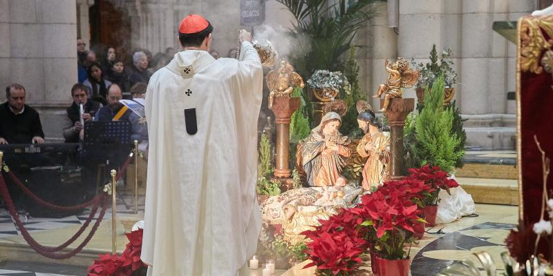 El cardenal José Cobo preside la Misa de la Natividad del Señor en la catedral de la Almudena