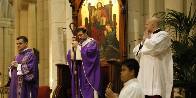 El cardenal José Cobo preside en la catedral una solemne Eucaristía en el Miércoles de Ceniza