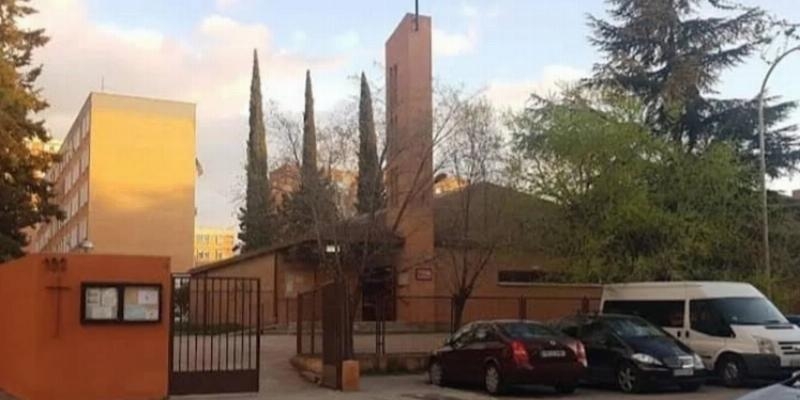 La parroquia Santa María del Buen Aire de Moratalaz acoge la exposición Milagros Eucarísticos y Ciencia documentados y elaborados por san Carlo Acutis