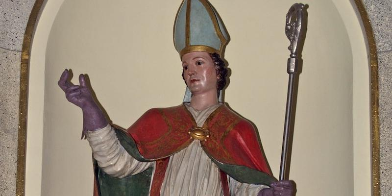 San Ginés expone la reliquia de san Blas durante los cultos en honor al santo con motivo de su festividad