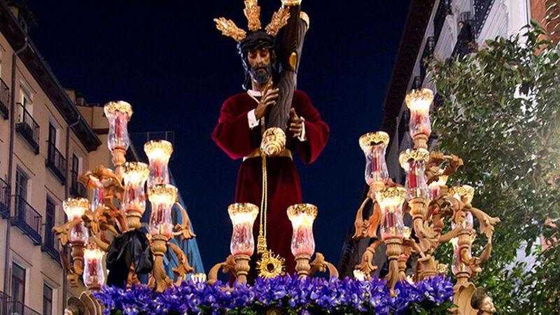 Nuestro Padre Jesús de la Salud y María Santísima de las Angustias recorren las calles de Madrid el Miércoles Santo