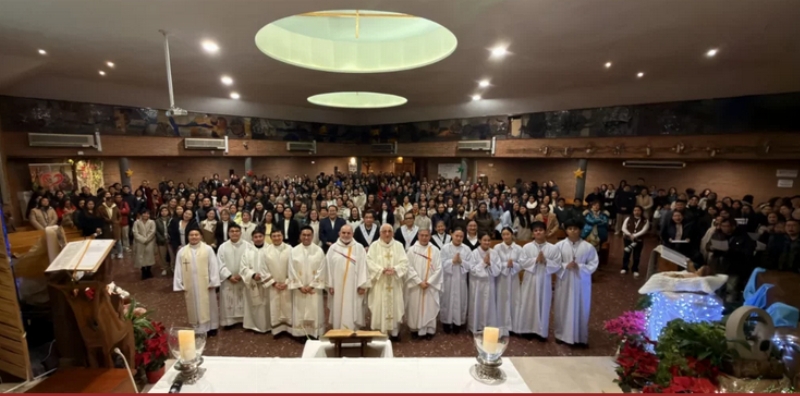 El cardenal Luis Antonio Tagle visita la Capellanía Filipina Tahanan, que celebra 40 años «siendo hogar para los migrantes filipinos en Madrid»