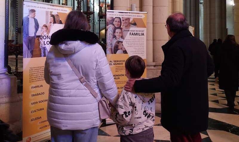 La catedral de la Almudena acoge la exposición itinerante “Laicos en la Iglesia, cristianos en el mundo", una iniciativa de Acción Católica General de Madrid