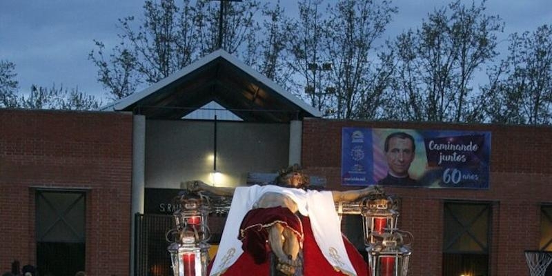 La Hermandad del Santísimo Cristo del Pozo y Nuestra Señora de los Dolores realiza su salida estacional desde la parroquia San Raimundo de Peñafort