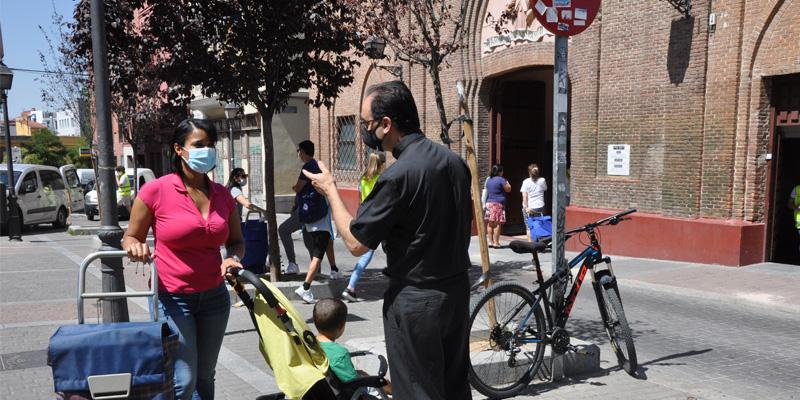 Una parroquia volcada con la maternidad