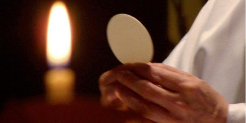 La Vicaría VII celebra en Santísima Trinidad de Collado Villalba una vigilia de oración por la paz en Ucrania y en el mundo