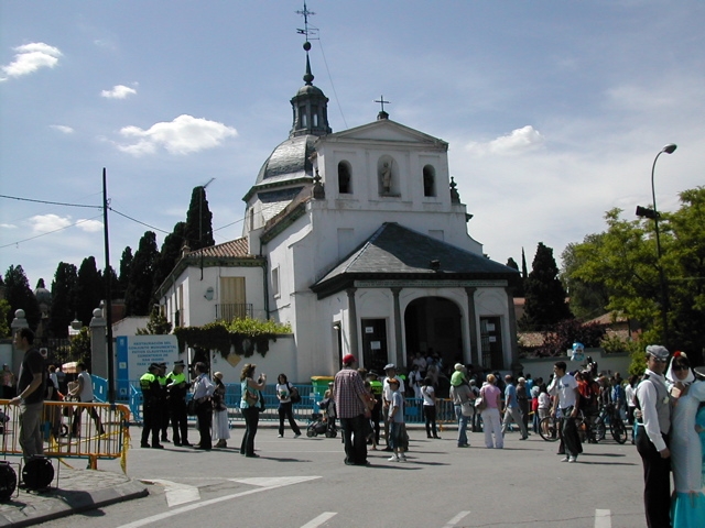La bendición del agua en la ermita inaugura los cultos en honor al patrono de Madrid