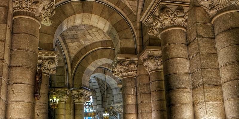 El cardenal Osoro participa en una jornada sobre arquitectura y liturgia en la Universidad Pontificia Comillas