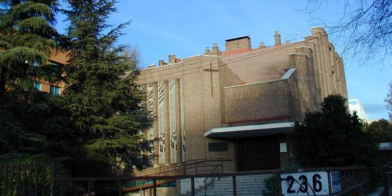 El vicario episcopal de la I preside la toma de posesión del párroco de Santa María del Bosque