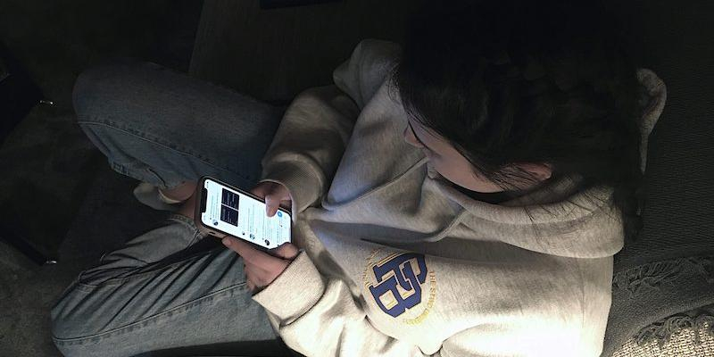 Cáritas avisa de que uno de cada cinco jóvenes está en riesgo de uso adictivo de las pantallas