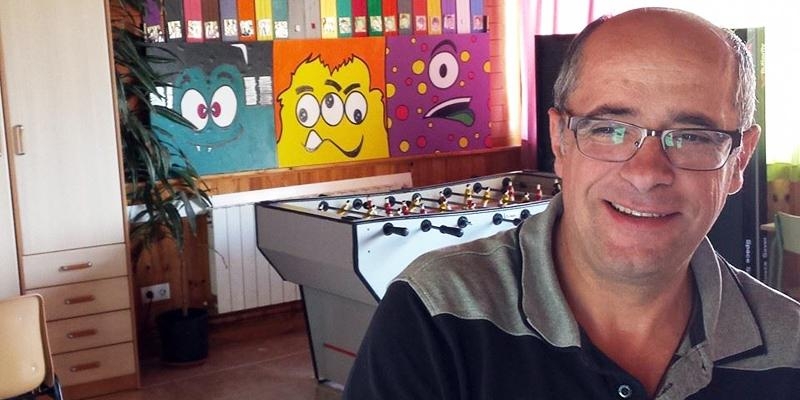 «Chicos que han sido 'matones' y 'gallitos' buscan a ese Dios misericordioso»