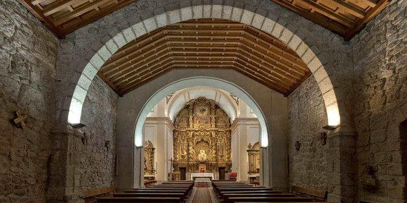 Juan Carlos Merino administra el sacramento de la Confirmación en Cercedilla en la solemnidad de Pentecostés