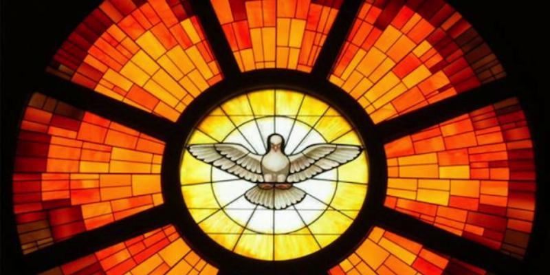 Alumnos del colegio San Agustín reciben el sacramento de la Confirmación