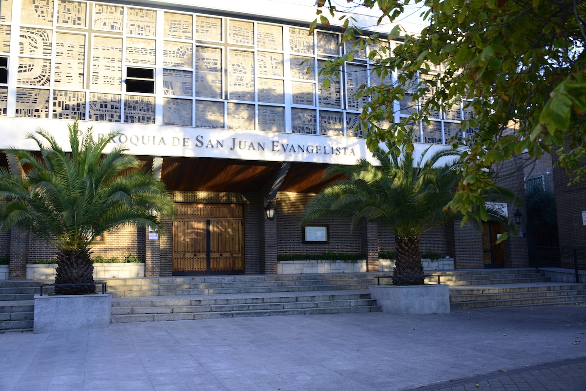 José Luis Segovia preside la reunión de voluntarios de Cáritas Vicaría II