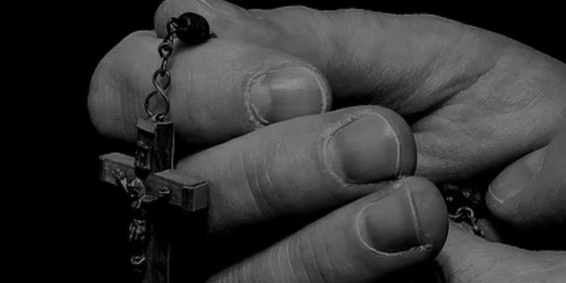 Los jóvenes de Hogares de Santa María preparan la Cuaresma con una hora santa en la iglesia de Calatravas