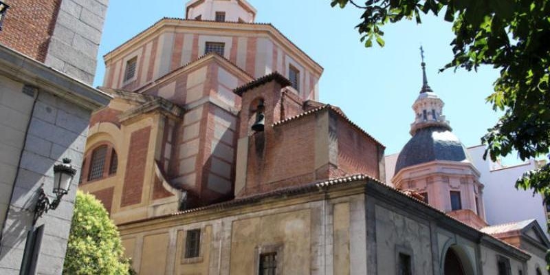 Monseñor Juan Antonio Martínez Camino preside la presentación del libro 'La Iglesia de San Sebastián'