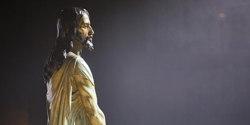El Divino Cautivo celebra los 80 años de su primera procesión saliendo de la catedral de la Almudena