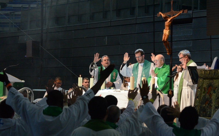 El arzobispo de Madrid a los carismáticos: «Os encomiendo anunciar el amor de Dios»