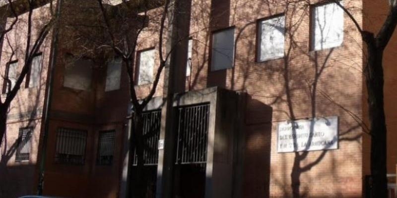 El vicario general imparte el sacramento de la Confirmación en Espíritu Santo y Nuestra Señora de la Araucana