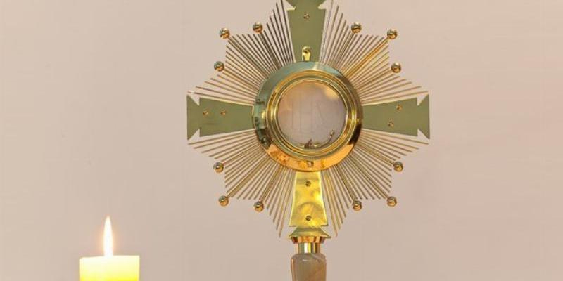 Sagrado Corazón de Jesús instala una carpa en la plaza de Prosperidad para exponer el Santísimo en la víspera del Corpus