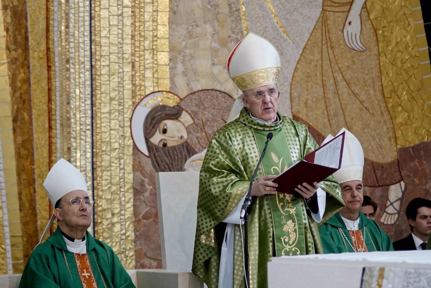 «La acción social de la Iglesia no es un voluntariado de unas horas, sino que lleva a un verdadero encuentro con los hombres»