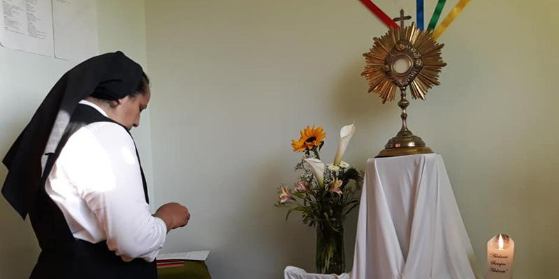 El obispo auxiliar Vicente Martín preside una Misa de celebración del centenario de las Misioneras Cruzadas de la Iglesia, que será retransmitida por La 2