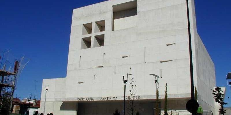 La Cofradía de Santiago de Santísima Trinidad de Collado Villalba despide abril con un vía lucis