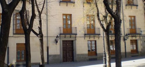 Los primeros lunes de  mes, oración del arzobispo con los sacerdotes en la capilla del Palacio Arzobispal