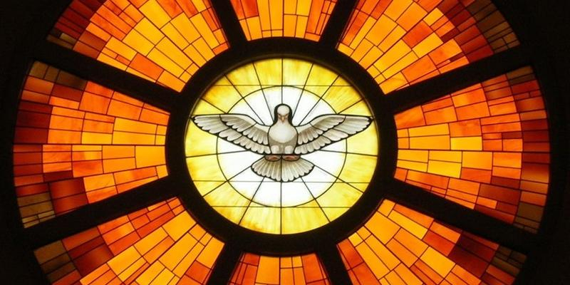 El vicario episcopal de la VIII imparte el sacramento de la Confirmación a alumnos del colegio Salesianos Estrecho