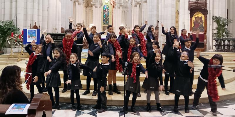 Niños de colegios diocesanos cantan villancicos en la catedral en medio de la «alegría y esperanza porque Jesús está con nosotros»