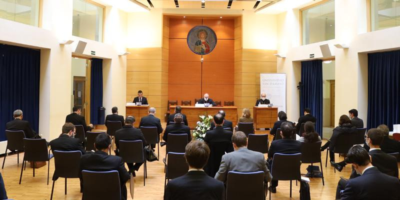 «Dios no está en el virus»: San Dámaso celebra a santo Tomás reflexionando sobre la pandemia