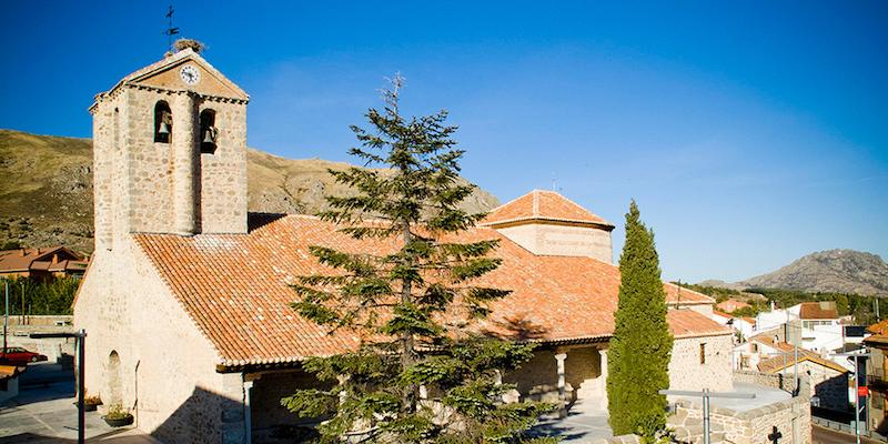 El vicario episcopal de la VIII administra el sacramento de la Confirmación en Bustarviejo