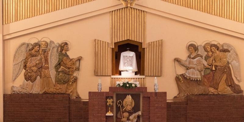 Juan Pedro Gutiérrez preside la toma de posesión del nuevo párroco de San Alberto Magno