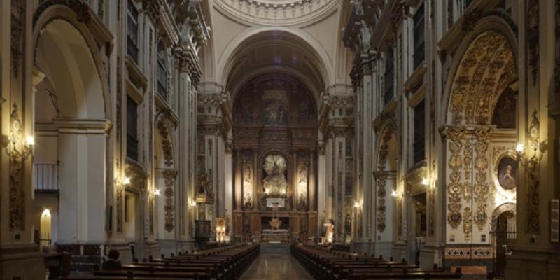 Continúan en agosto las misas semanales de la hermandad de la Macarena en la colegiata de San Isidro