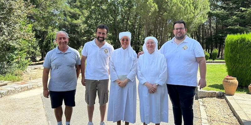 La acción social 'El amor del Pobre' dona alimentos a las Hermanitas de los Pobres