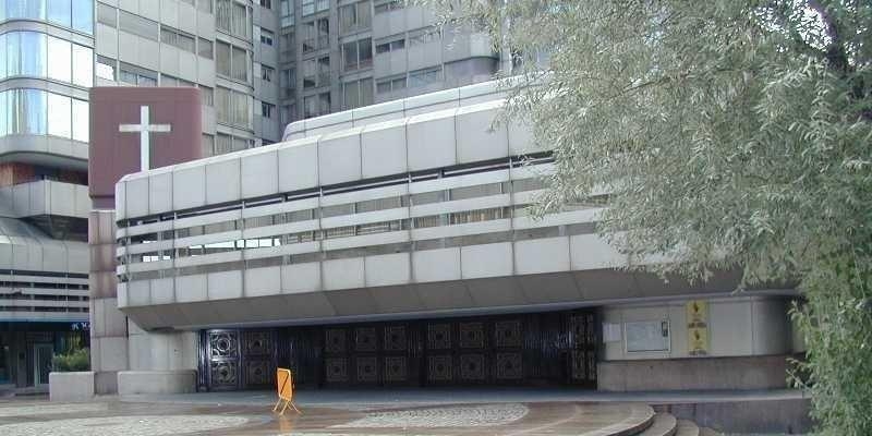 Nuestra Señora del Buen Suceso reparte menús diarios a familias necesitadas