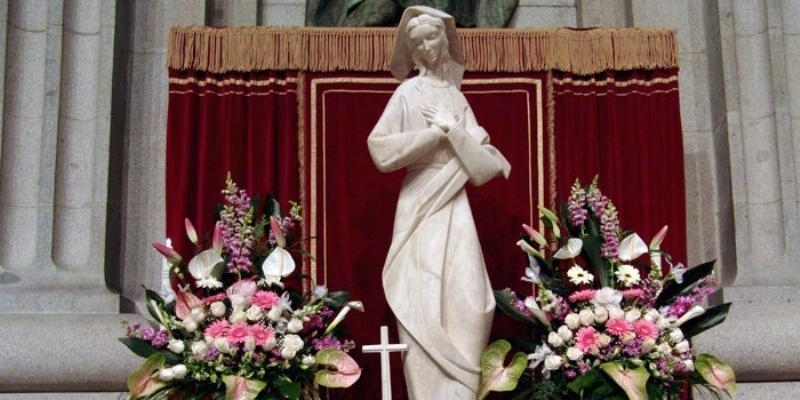 Los monjes Benedictinos consagran el Valle de los Caídos a la Virgen en el 60 aniversario de la llegada de la comunidad