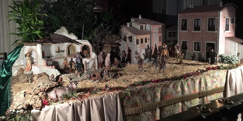La iglesia del Real Monasterio de la Encarnación exhibe su tradicional belén