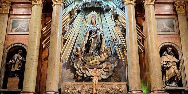 Roberto López predica en Nuestra Señora del Carmen y San Luis la novena en honor a la Virgen