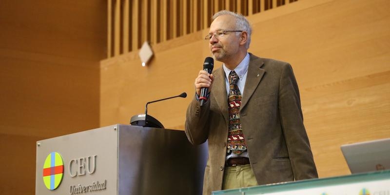 Expertos advierten en el CEU de la confusión con la denominada 'muerte digna'