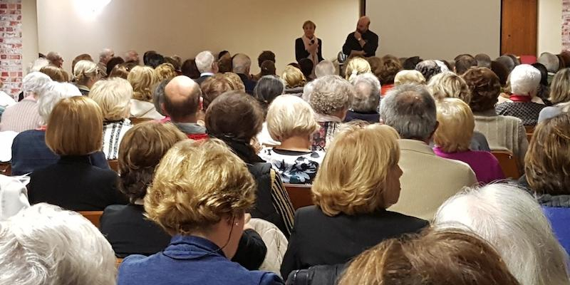 Ángel López asiste en Nuestra Señora Reina del Cielo al encuentro de voluntarios de Cáritas Vicaría III