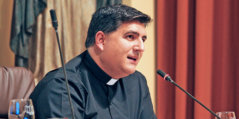 Óscar García Aguado, vicario de la Vicaría V: «La carroza en la cabalgata es una oportunidad para dar testimonio de nuestra fe»