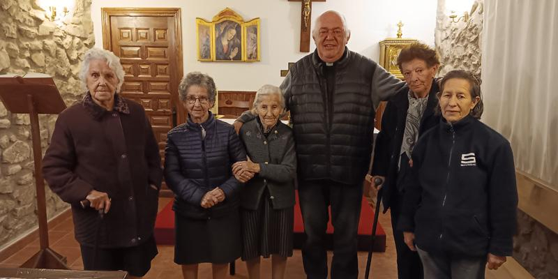 Misa en Gandullas con las «cinco magníficas»: «Cuidar lo pequeño es la forma de garantizar que la Iglesia siga viva»