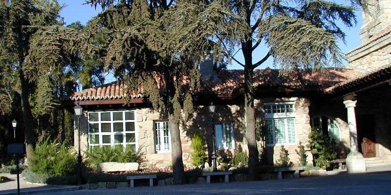 Monseñor Santos Montoya realiza la visita pastoral a Asunción de Nuestra Señora, en Torrelodones