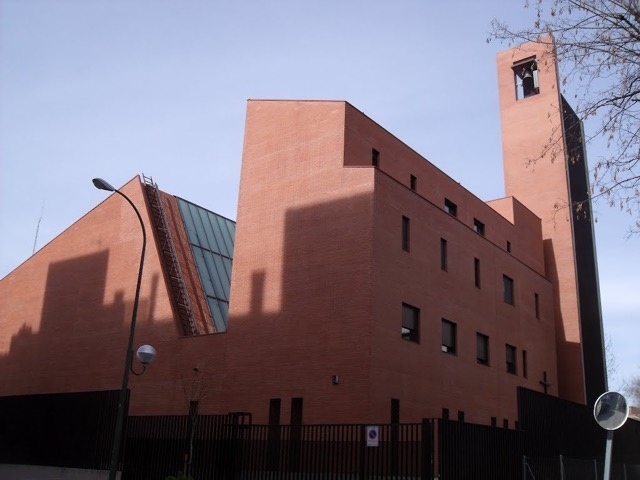 El vicario episcopal de la I imparte el sacramento de la Confirmación en Padre Nuestro