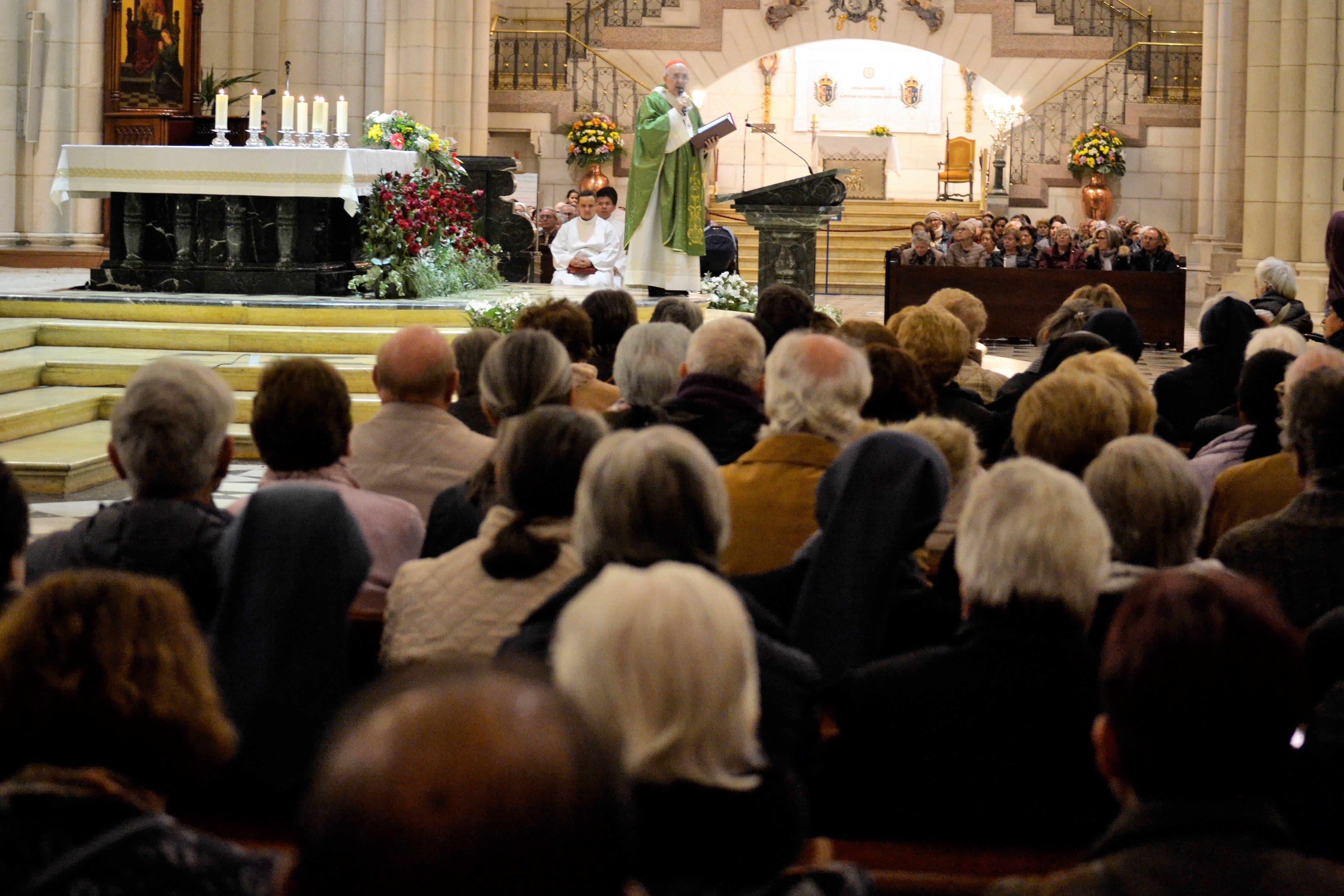 El cardenal Osoro anima a «reaccionar ante la cultura del descarte y del derroche» en la I Jornada Mundial de los Pobres