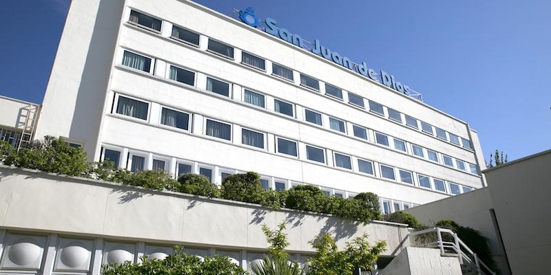 Javier Cuevas honra a san Juan de Dios con una solemne Eucaristía en la clínica Nuestra Señora de la Paz