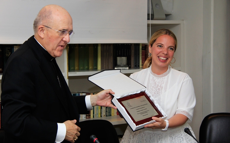 Ángeles Conde recibe el Premio Juan Pablo II de Comunicación: «Una periodista de la era Francisco»